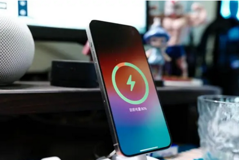 嘉善苹果15换屏服务分享用什么充电器给iPhone15充电更好 